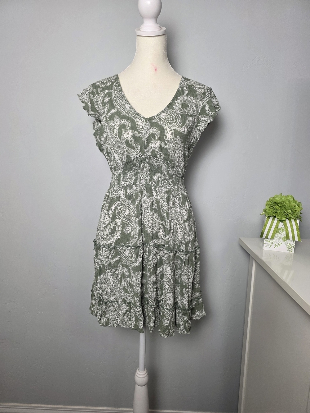 Blue B Sage Green Paisley Mini Dress Open Back Tie Waist Flutter Sleeve Size S